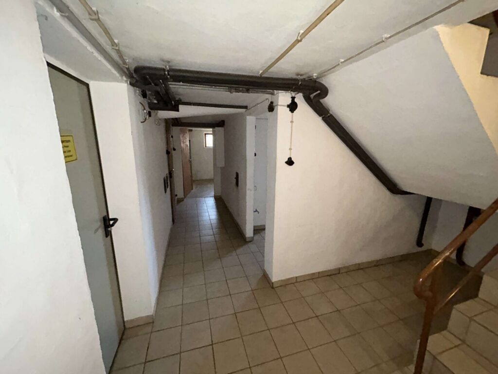Keller
