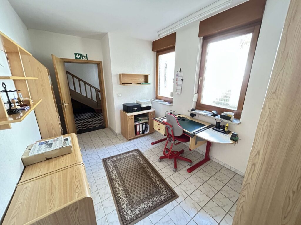 Büro EG