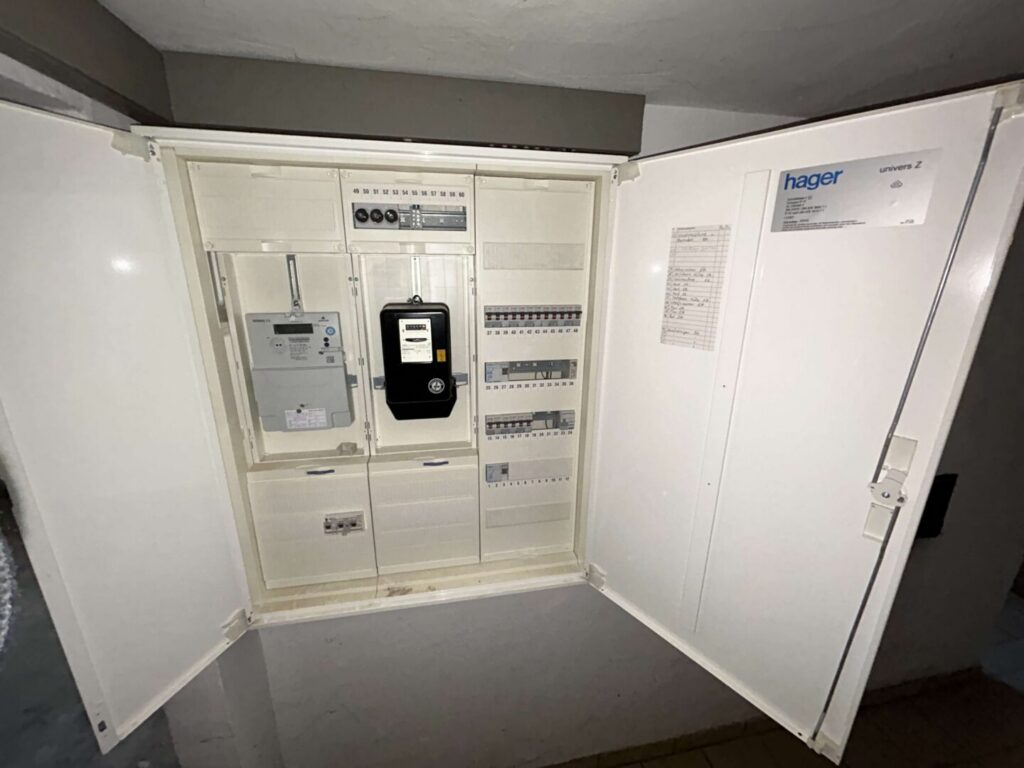 Hauptverteilung KG