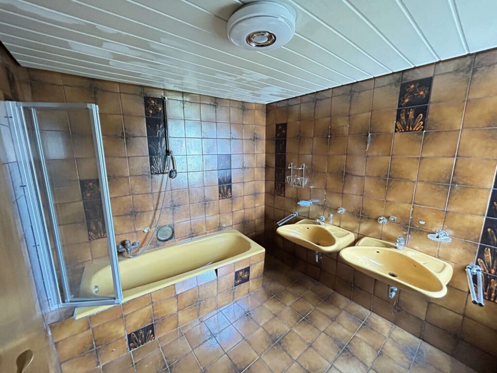 Badezimmer EG